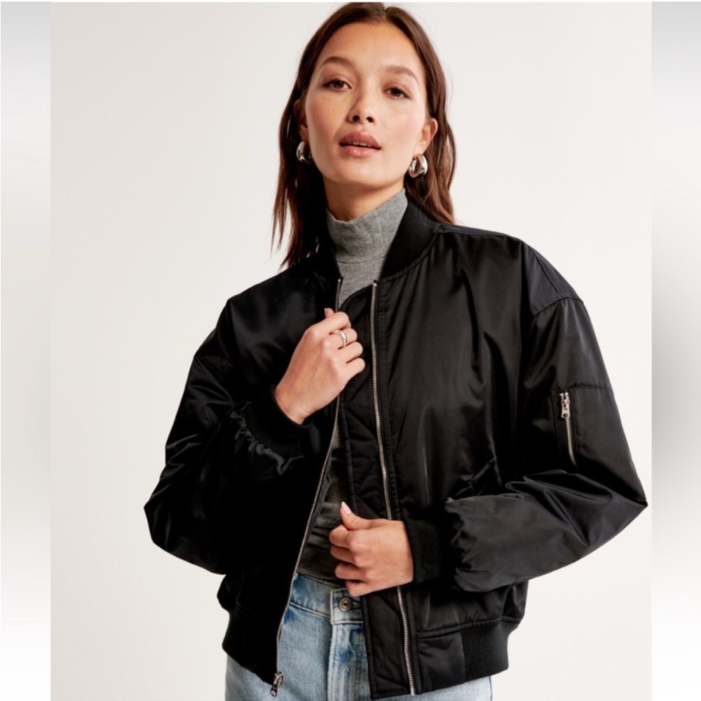 Classic Black Bomber Jacket with Stand-Up Collar and Relaxed Fit